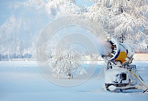 Working snow cannon