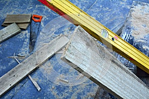 Working Tools - leveler and saw tool