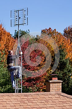 Workman installing HDTV digital antenna