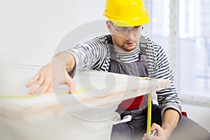 Workman measuring bathtub