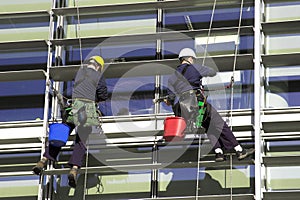 Trabajadores rappel legal el edificio 