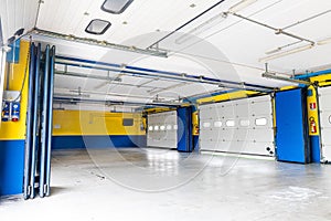 Workshop box space motorsport circuit empty no peopl