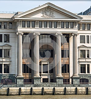 Worshipful company of vintners building on the River Thames