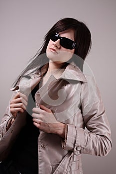 Woung woman with sunglasses