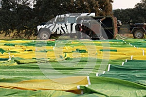 Wrapping of an aerostatic balloon spread on the ground