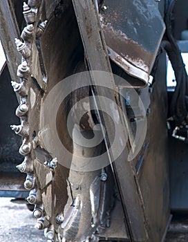 Wreath with cones for drilling rock