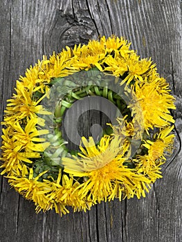 A wreath of dandelions.