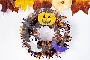 Wreath on the door, Halloween step by step instructions, diy. Thanksgiving door decor, lesson for children. Step 5