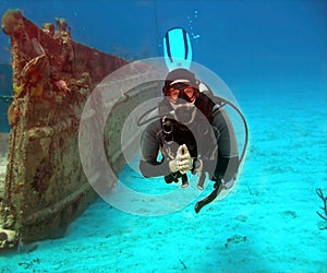 Wreck and diver photo