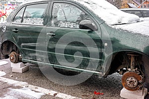 Wreck of vehicle with stolen car wheels