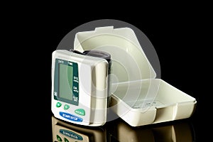 Wrist blood pressure monitor