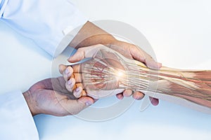 Wrist pain in carpal tunnel syndrome photo