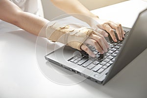 Wrist pain from using computer, office syndrome hand pain or injury