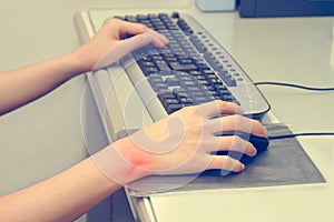 Wrist pain from working with computer