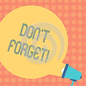 Writing note showing Don T Forget. Business photo showcasing Remember Keep in mind Reminder Schedule Round Speech Bubble