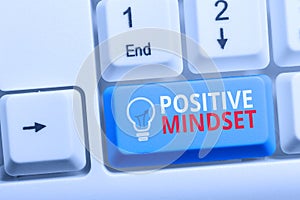 Writing note showing Positive Mindset. Business photo showcasing mental attitude in wich you expect favorable results