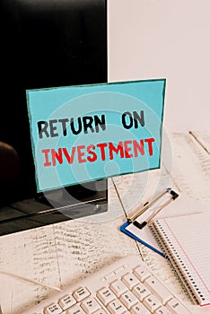 Writing note showing Return On Investment. Business photo showcasing Ratio between the Net Profit and Cost invested Note