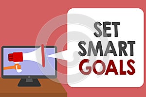 Writing note showing Set Smart Goals. Business photo showcasing Establish achievable objectives Make good business plans Man holdi