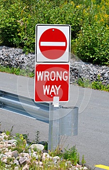 Wrong way sign