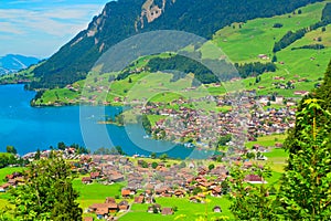 WunderschÃÂ¶ner Lungernsee in den Alpen, Schweiz photo