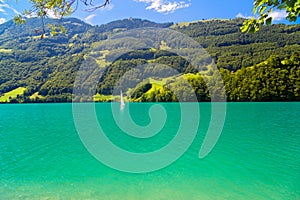 WunderschÃÂ¶ner Lungernsee in den Alpen, Schweiz photo