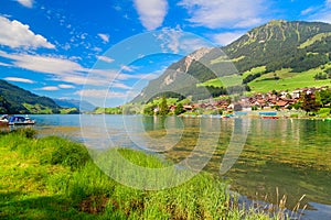 WunderschÃÂ¶ner Lungernsee in den Alpen, Schweiz photo