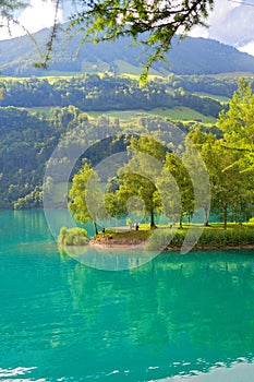 WunderschÃÂ¶ner Lungernsee in den Alpen, Schweiz photo