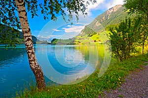 WunderschÃ¶ner Lungernsee in den Alpen, Schweiz