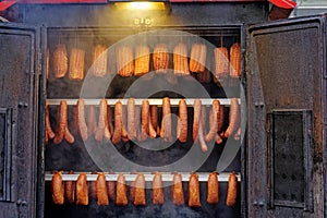 Wurstwaren werden in einem Ofen gerÃ¤uchert/Sausages are smoked in an oven