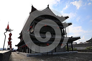 Xi 'an city wall is a famous ancient architectural tourist attraction.