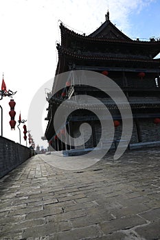 Xi 'an city wall is a famous ancient architectural tourist attraction.