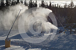 XL snow making machine