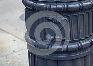 Y symbol depicting the Chicago municipal device, located on the side of a light post in the Chicago Loop