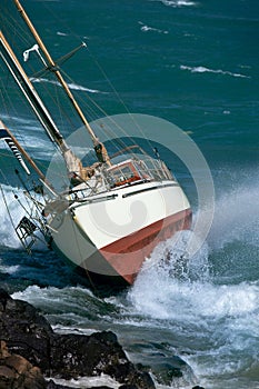 Yacht crash on the rocks