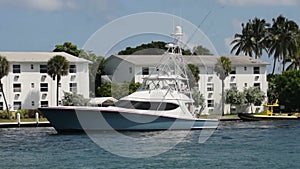 YAcht in the Florida waterways