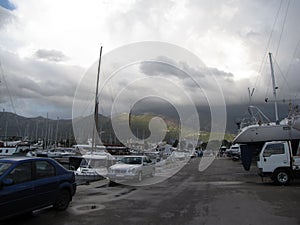 Yacht Marina po sztormie w Montenegro.