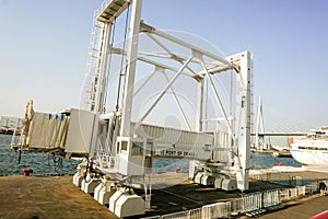 Yacht passenger gangway telescopic boarding bridge for pick up and drop off yacht passengers