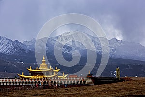 Yalla snow-capped mountains, called the Tibetan Xia Xueya LaGa wave photo