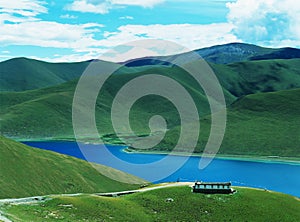 Yamdrok Tso Lake