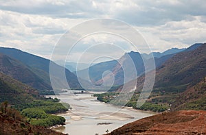 Yangzi river first bend in China