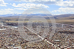 YARCHEN GAR, THE WORLDÂ´S SECOND BIGGEST BUDDHIST SCHOOL IN SICHUAN, CHINA