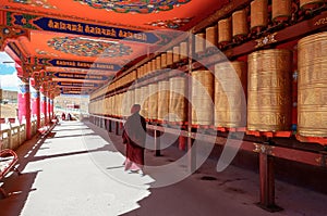 YARCHEN GAR, THE WORLDÂ´S SECOND BIGGEST BUDDHIST SCHOOL IN SICHUAN, CHINA