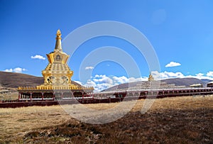 YARCHEN GAR, THE WORLDÂ´S SECOND BIGGEST BUDDHIST SCHOOL IN SICHUAN, CHINA