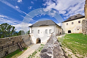 Dvor za hradbami na hrade Stará Ľubovňa