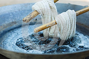 Cotton line dyeing with natural colors,Yarn, raw materials for cotton,Dyeing silk, Using traditional natural materials, Raw multic photo