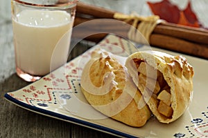 Yeast pastry with apples (pirogi)