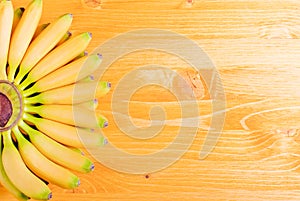 Yellow bananas baby up tips left yellow fan on the board to the