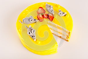 Yellow cheesecake lemon dessert marzipan mouse