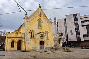 Žltý kostol v historickom centre Bratislavy, na Slovensku