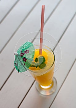 Lemon ice cocktail